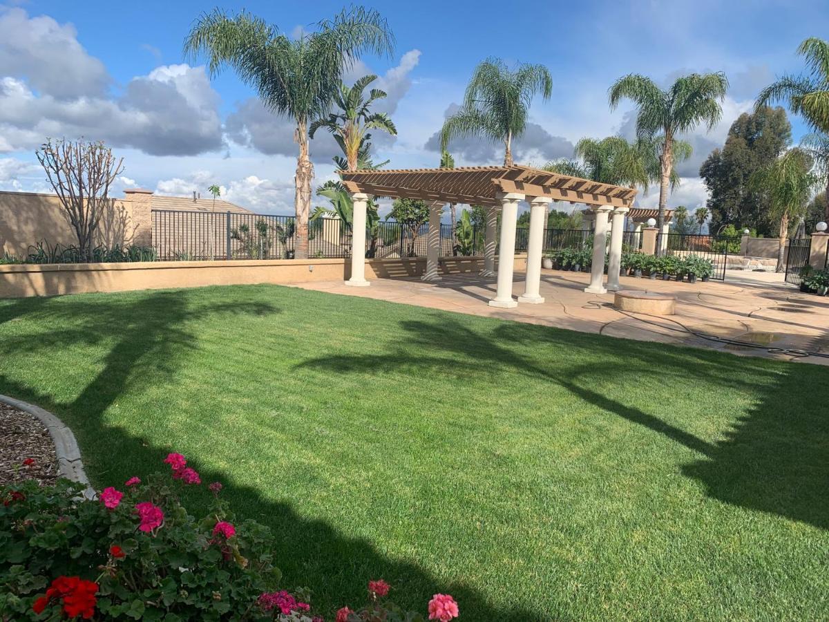 ריברסייד Luxhome Suites N Villa מראה חיצוני תמונה