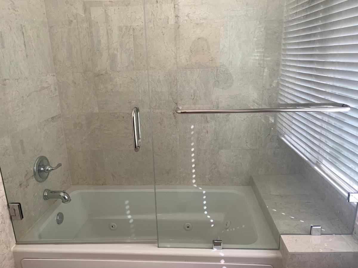 ריברסייד Luxhome Suites N Villa מראה חיצוני תמונה