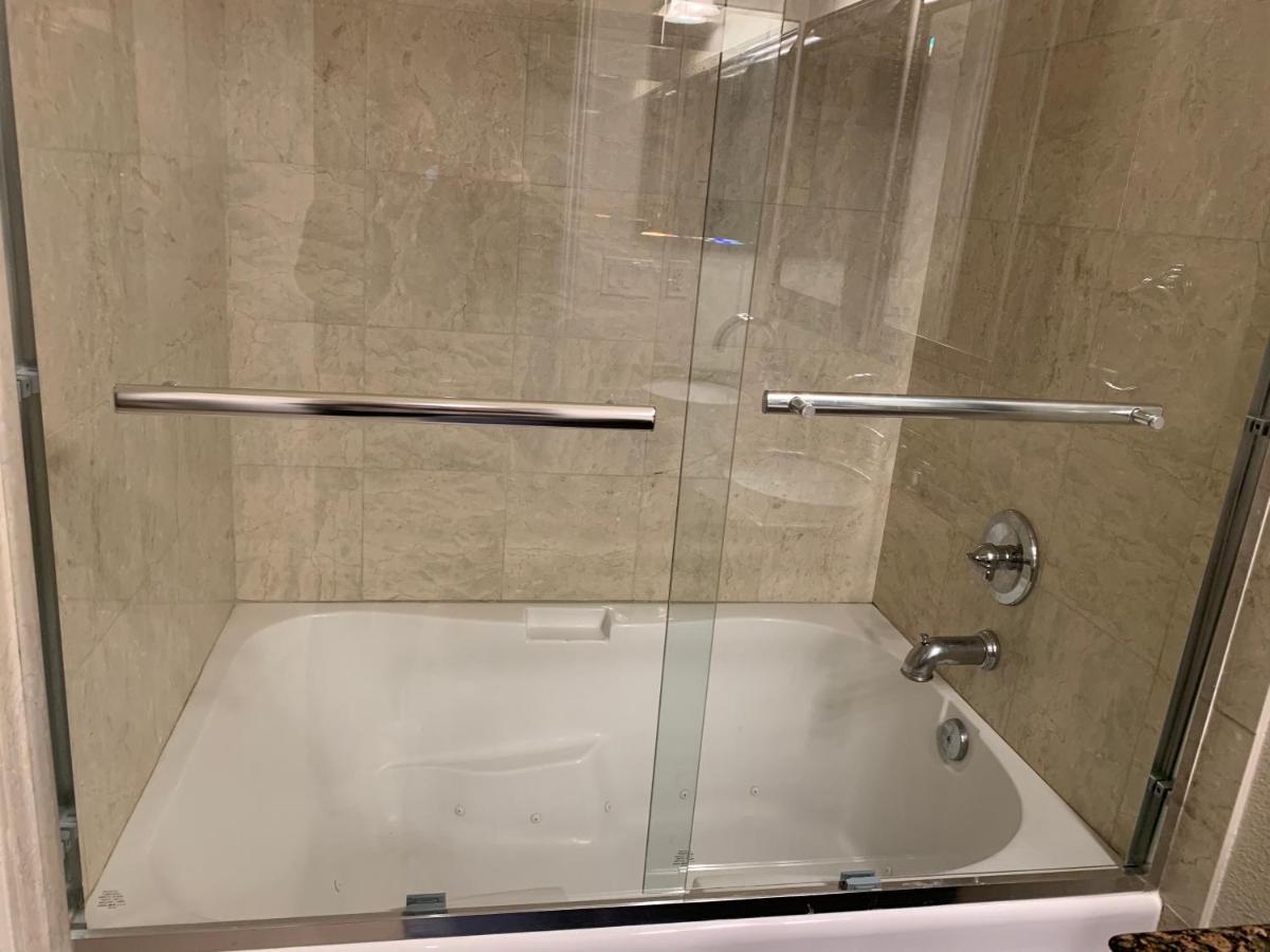 ריברסייד Luxhome Suites N Villa מראה חיצוני תמונה